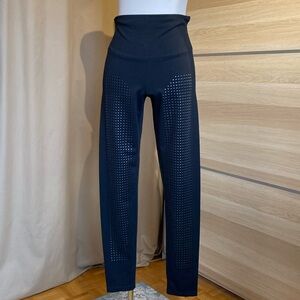 Yummie Tummie Black High Waist Shaping Leggings | M | Grip Panel Workout Pant